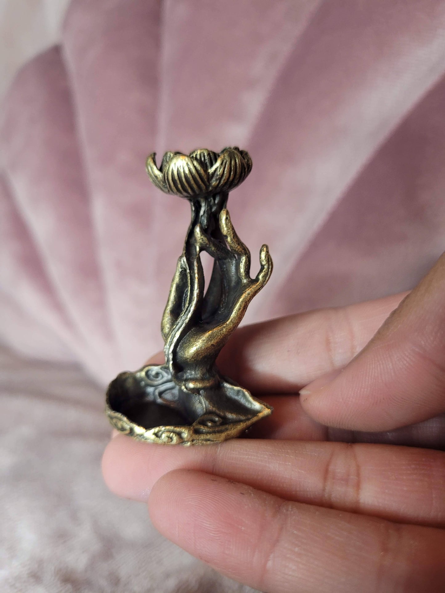 Flower & hand backflow incence holder