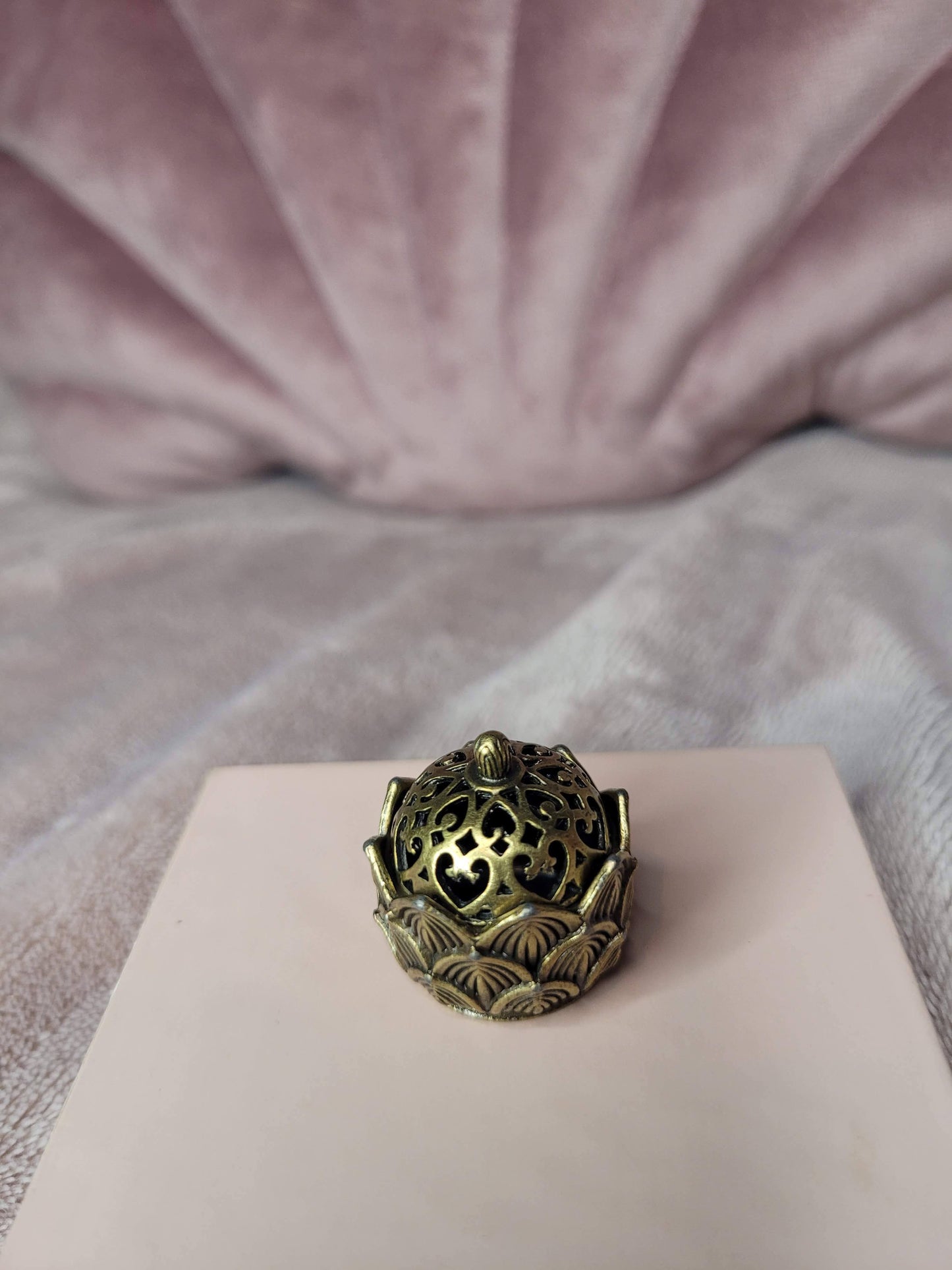 Mini lotus incence holder