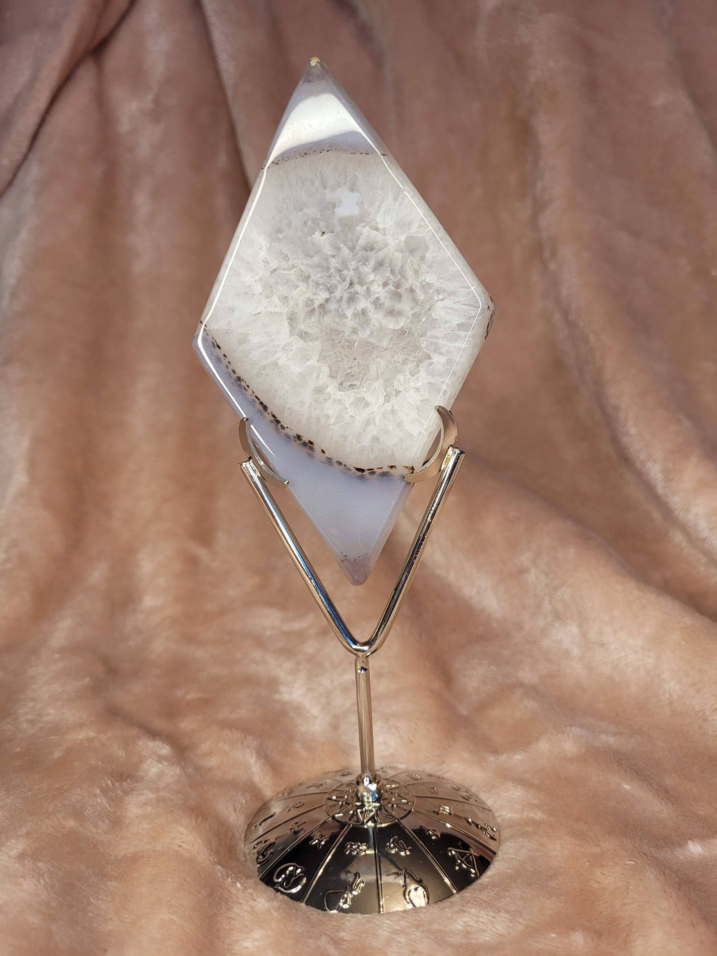 Druzy Agate diamond with stand
