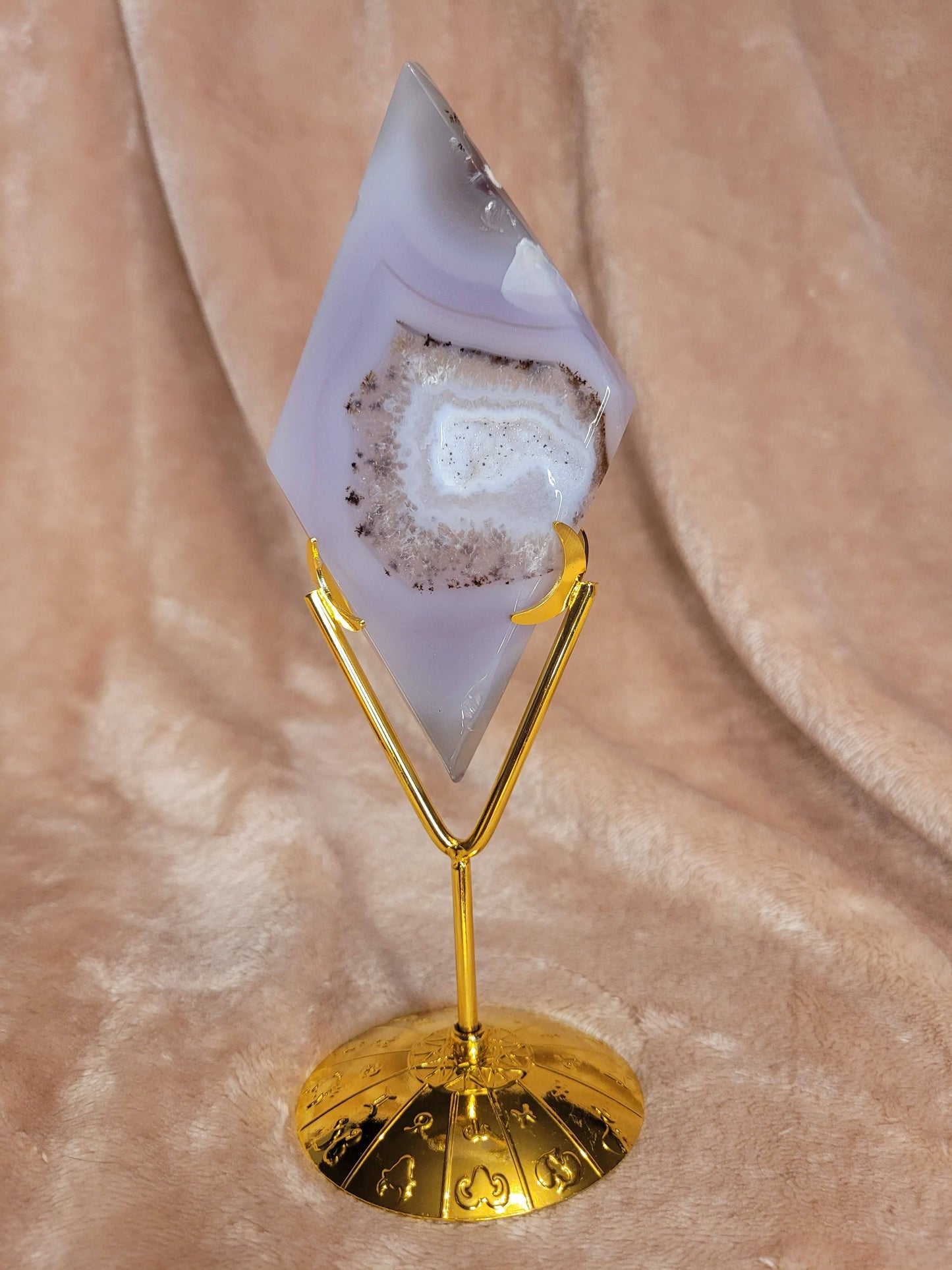 Druzy Agate diamond with stand