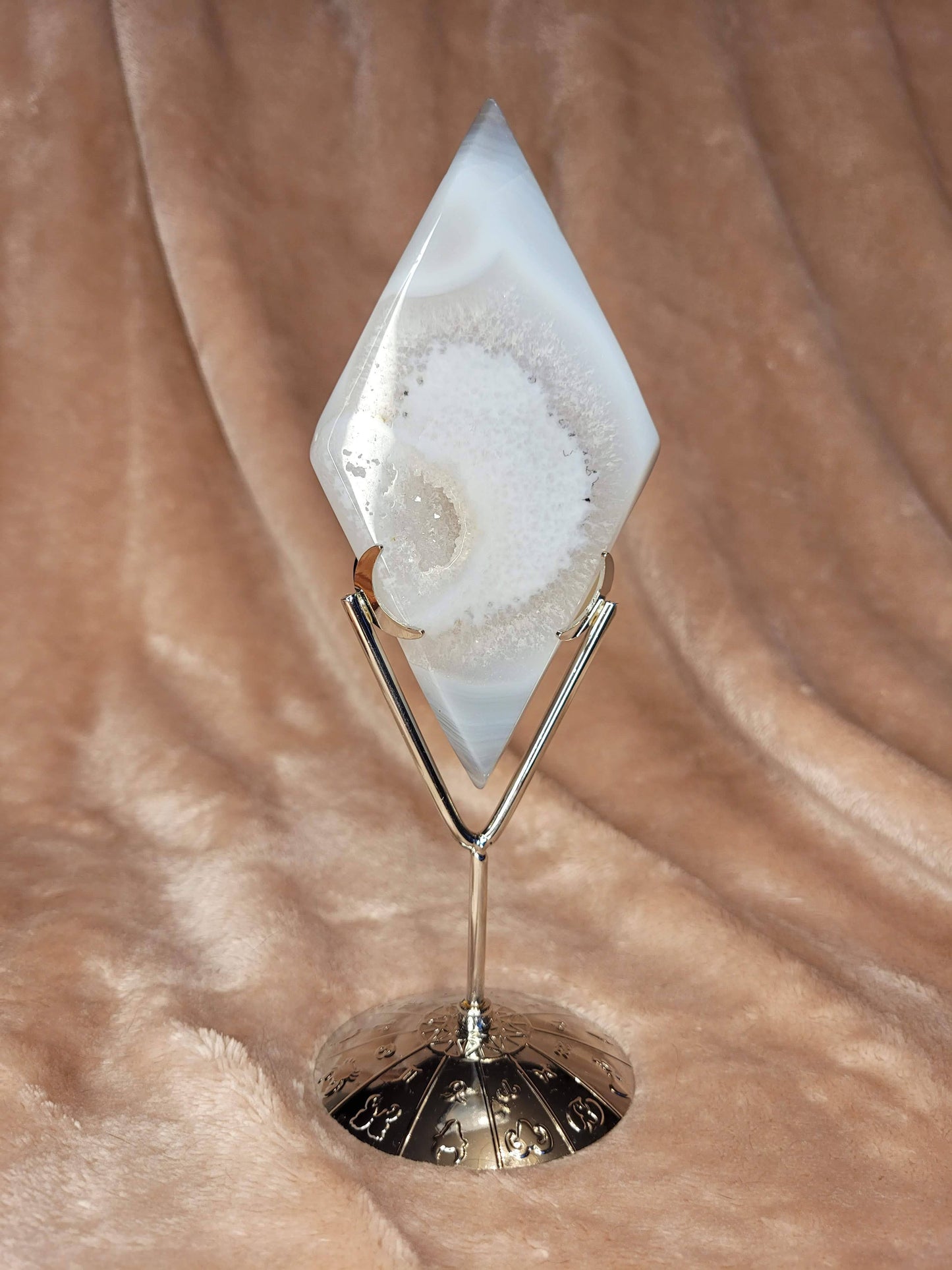 Druzy Agate diamond with stand